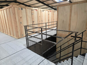 Box en bois dans un bâtiment sécurisé à louer sur Targon près de bordeaux.