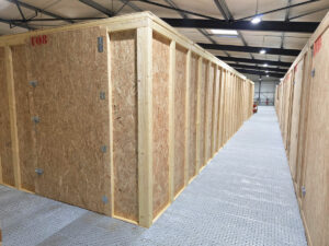 Box en bois dans un bâtiment sécurisé à louer sur Targon près de bordeaux.