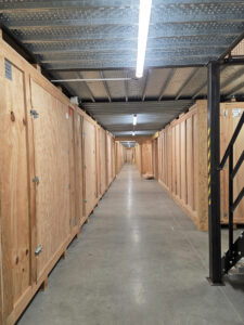 Box en bois dans un bâtiment sécurisé à louer sur Targon près de bordeaux.