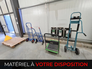Matériel de manutention mis à disposition dan sun batiment de location de box près de bordeaux à Targon